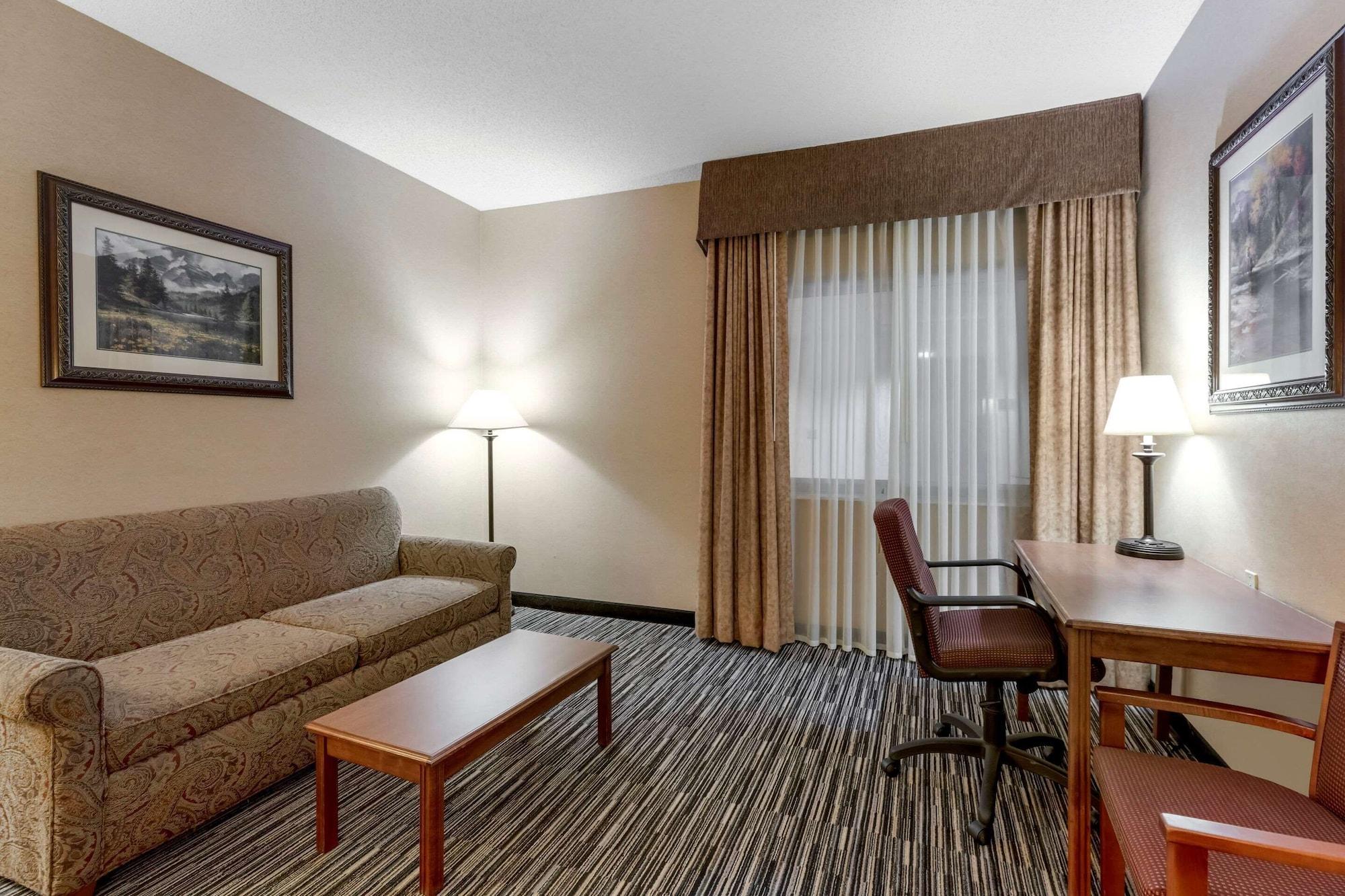 Quality Inn & Suites Wellington - Fort Collins Exterior photo