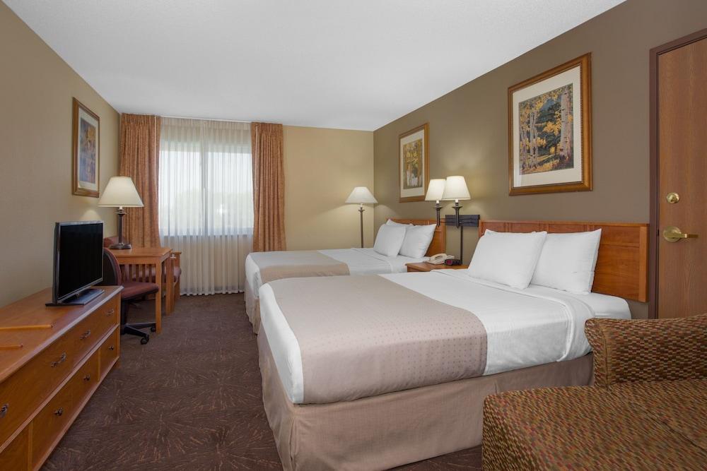 Quality Inn & Suites Wellington - Fort Collins Exterior photo